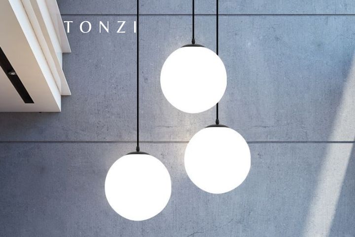 Composição de luminárias diferentes em ambientes da casa com paleta neutra — Luminárias por Ambiente — Tonzi