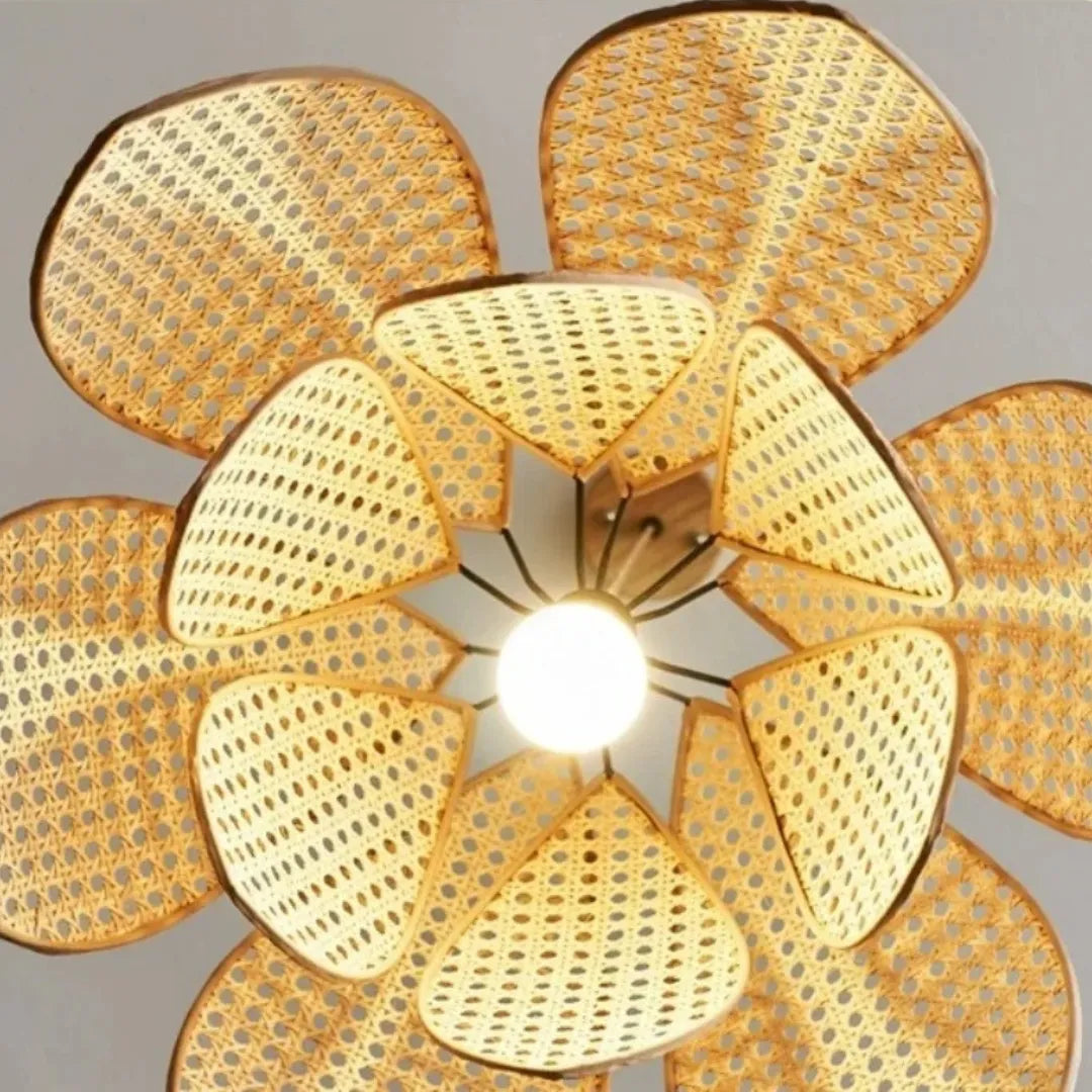 detalhe da trama do pendente rattan fibra natural em formato flor