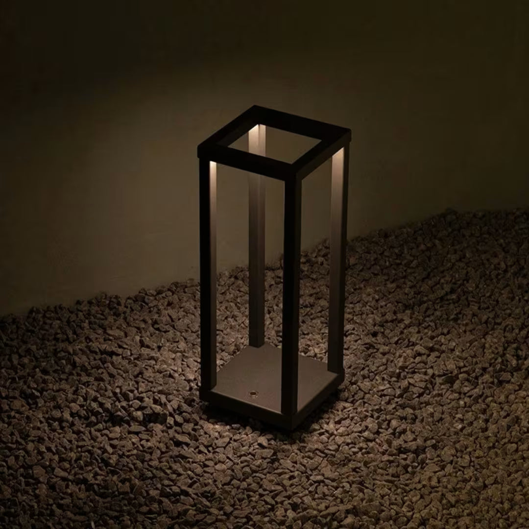 Luminária de mesa LED recarregável Zura Tonzi vista frontal mostrando silhueta sem fio