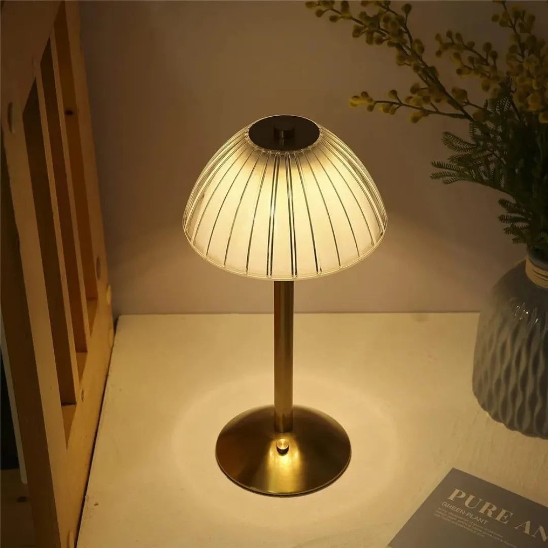 Detalhe do sensor touch da luminária sem fio Tonzi destacando design minimalista