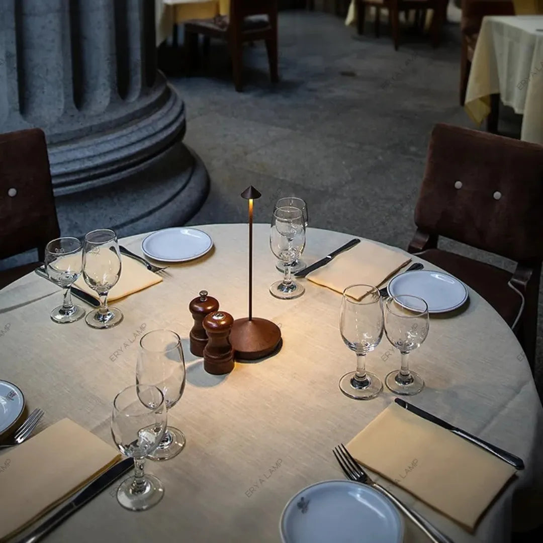 Luminaria-de-Mesa-Minimalista-USB-LED-Pinno