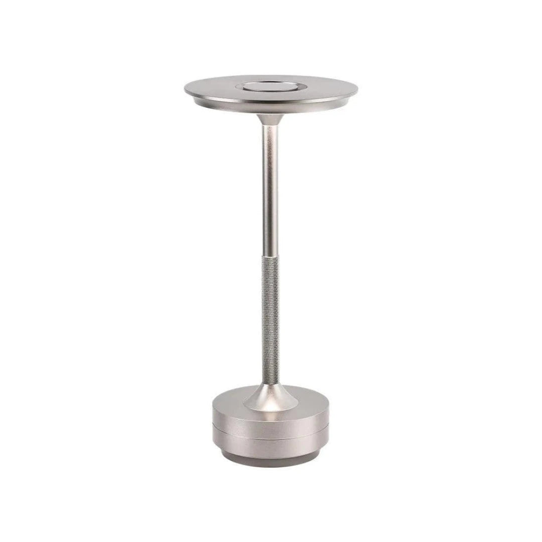 Luminária de mesa moderna minimalista LED Glint Tonzi acesa em cabeceira de quarto japandi