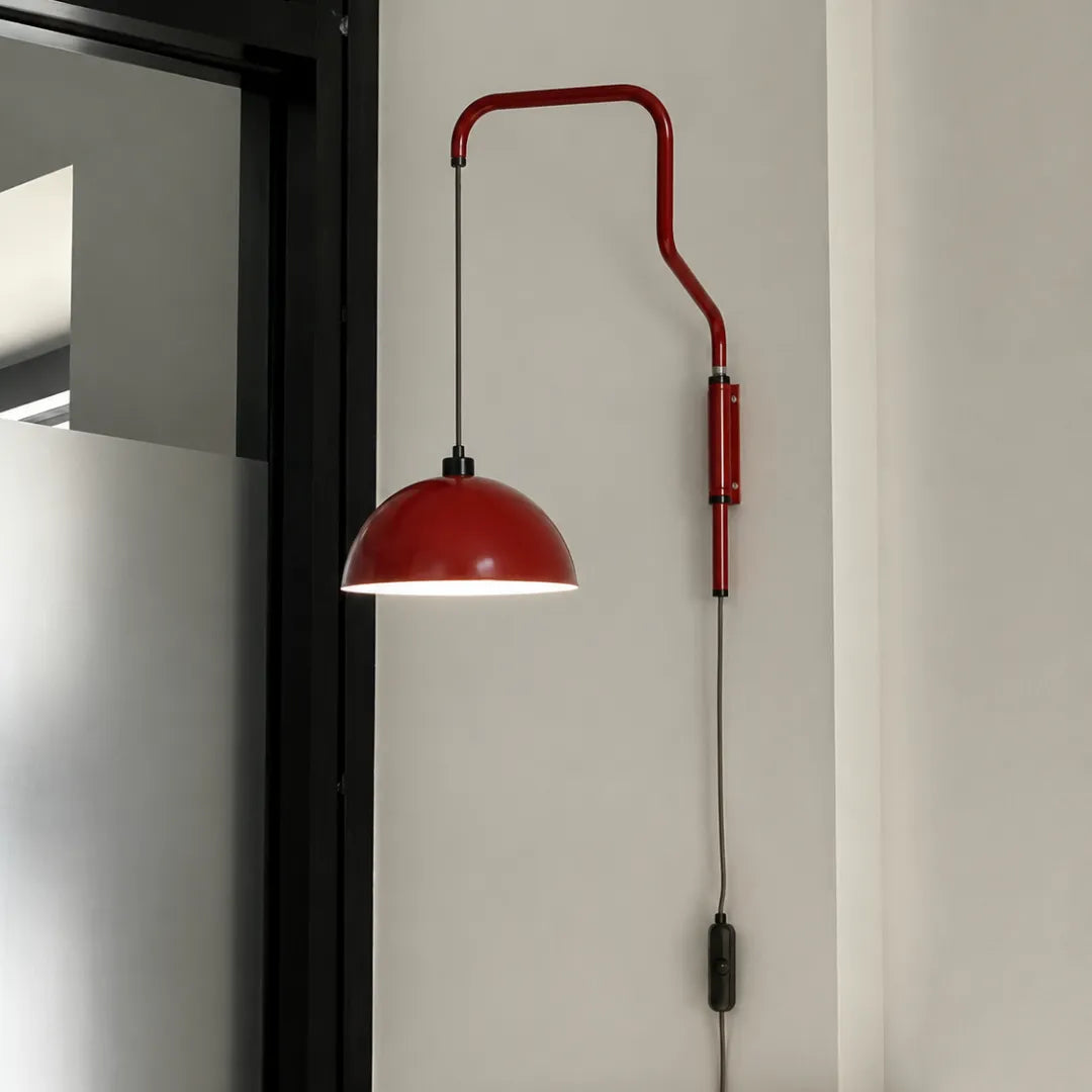 Arandela em ferro branco com braço longo articulado e cúpula tipo domo, fotografada em fundo branco — Arandela de parede ferro LED nórdica retrô Domo — Tonzi