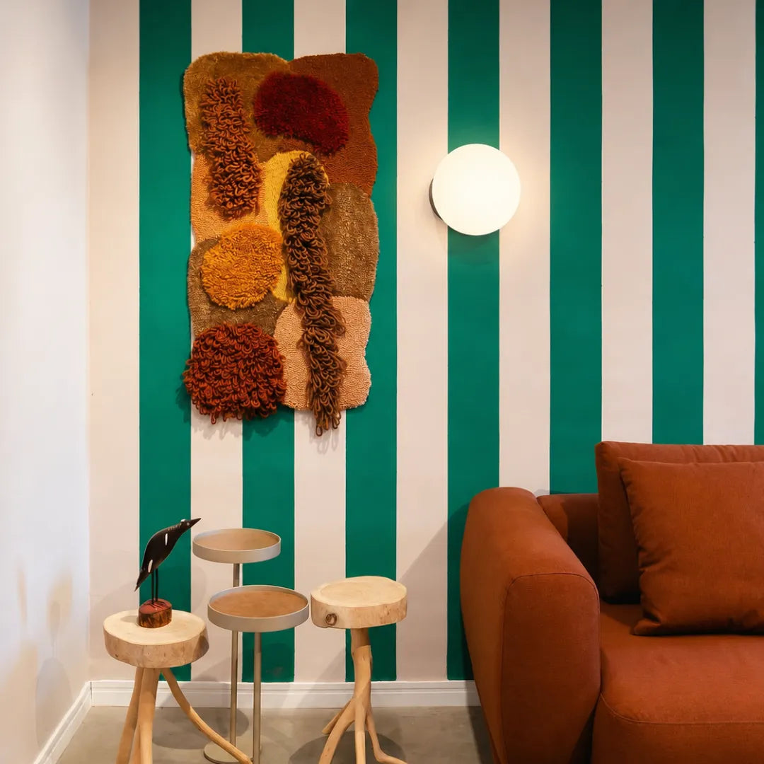 Arandela em vidro oval em banheiro contemporâneo com luz LED suave — Arandela Vidro Oval — Tonzi