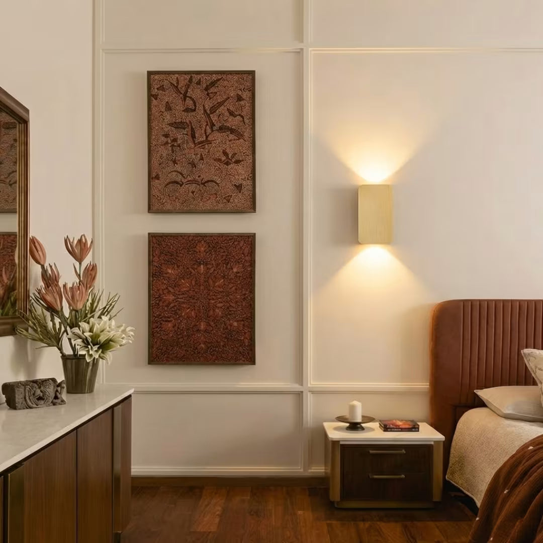 Arandela de parede dourado quarto com detalhes em marrom