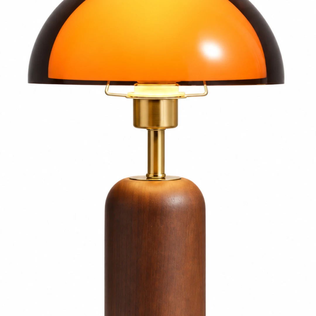 Luminária de Mesa Cogumelo Madeira e Acrílico Âmbar Atollo em detalhe — Tonzi