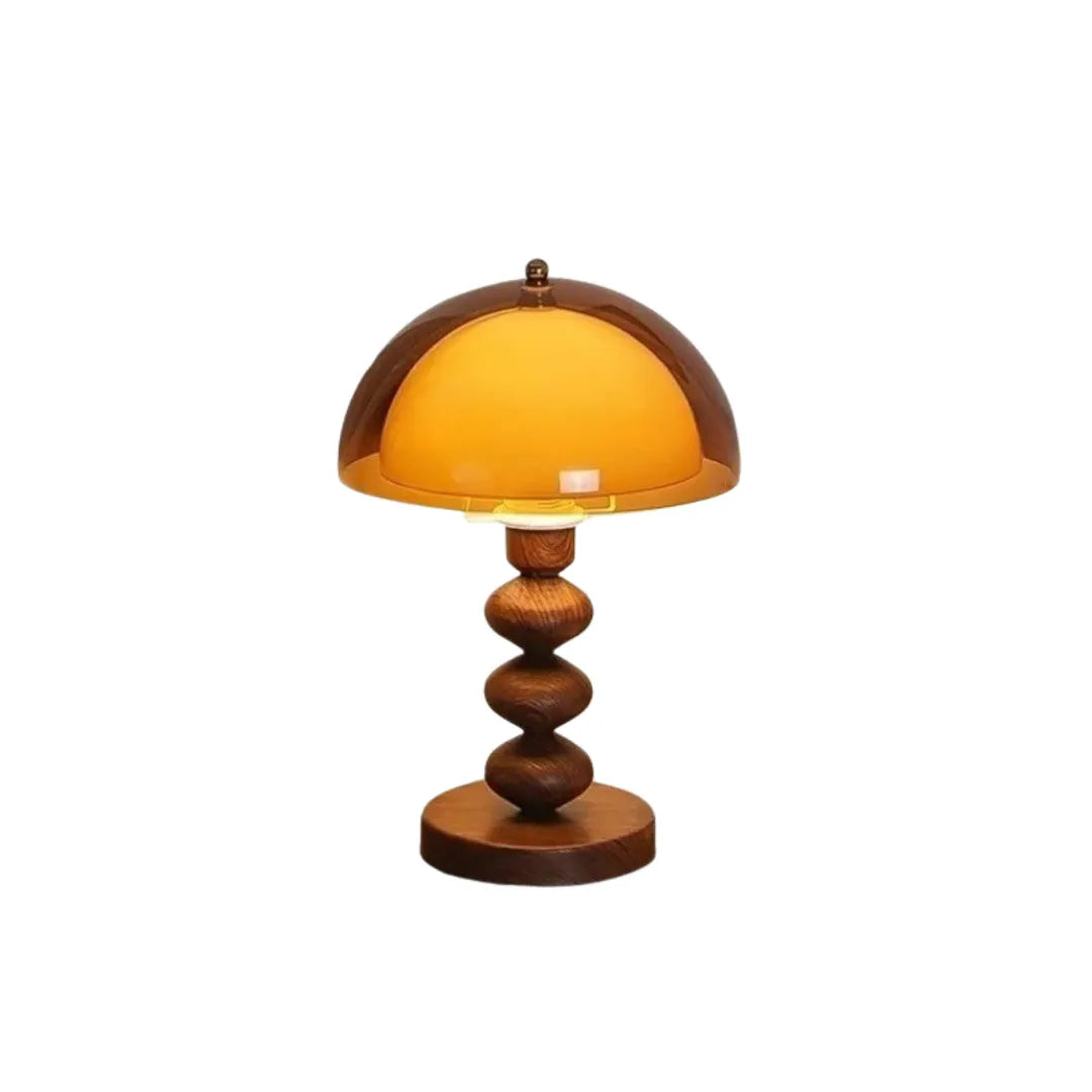 Luminária cogumelo em acrílico âmbar com base e haste em madeira torneada, fotografada em fundo branco — Luminária de Mesa Cogumelo Acrílico LED Wabi Sabi Retrô — Tonzi