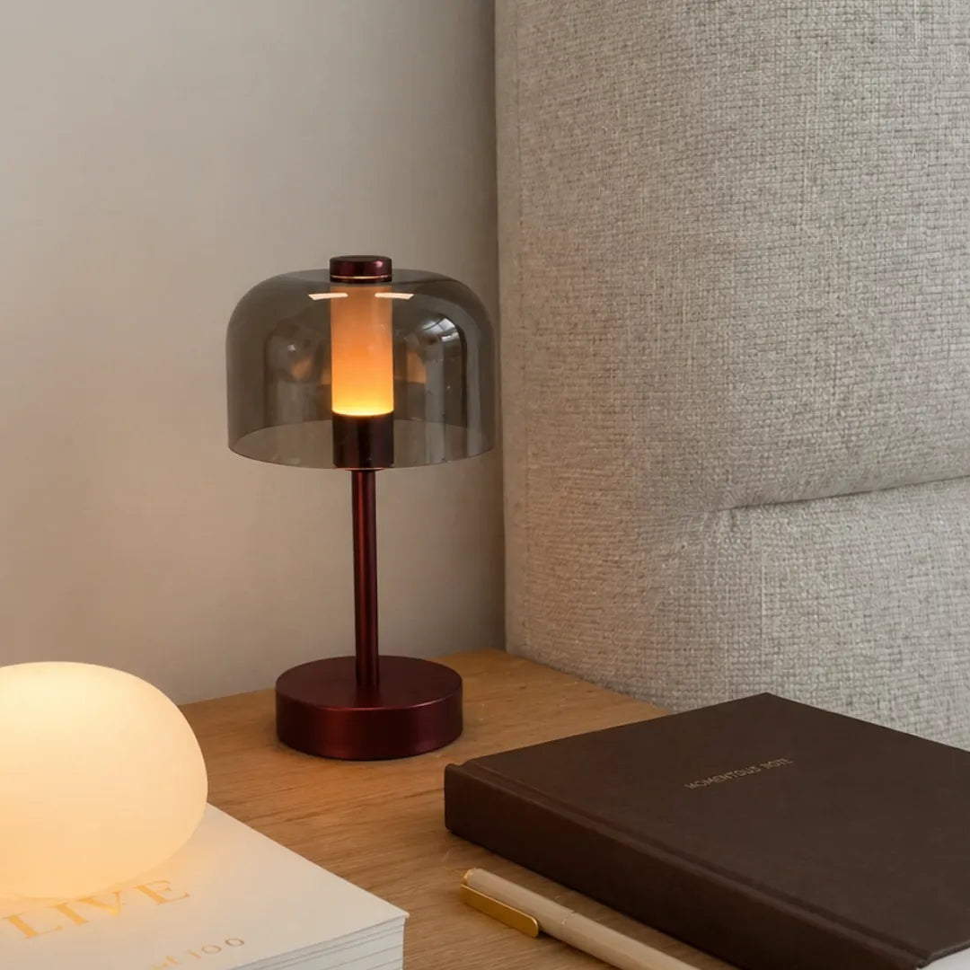 Luminária de mesa recarregável Abóbora Tonzi vista frontal mostrando design orgânico