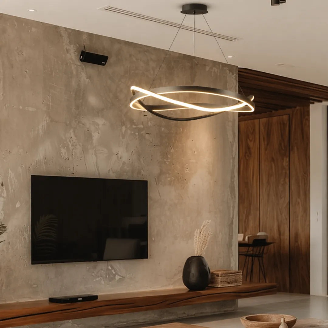 Luminária pendente LED em anel com luz quente sobre parede de cimento e TV em sala de estar contemporânea — Luminária Pendente LED Anel Ajustável Moderno — Tonzi