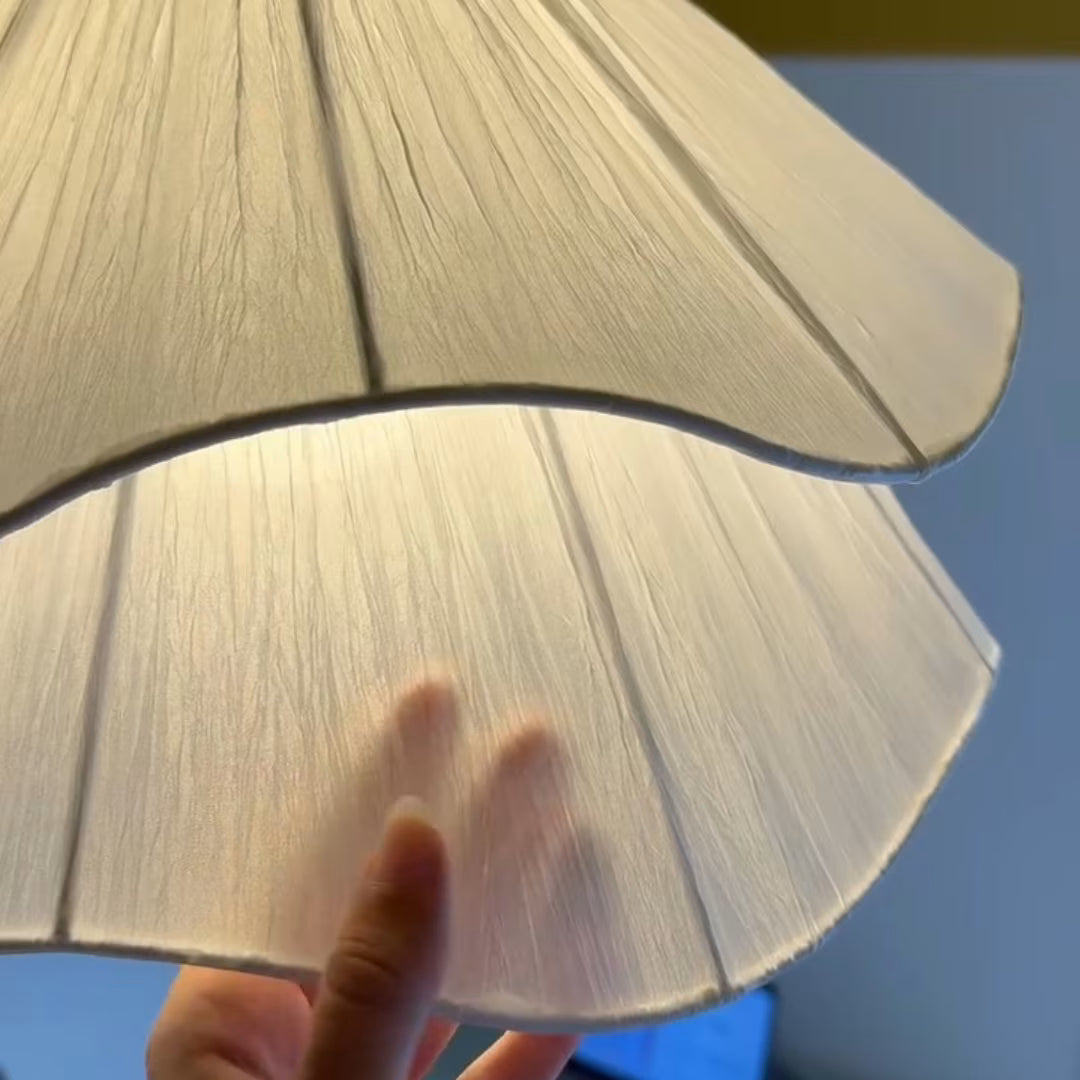 Luminária Pendente Moderna Flor em Tecido detalhe do tecido plissado (close da textura)