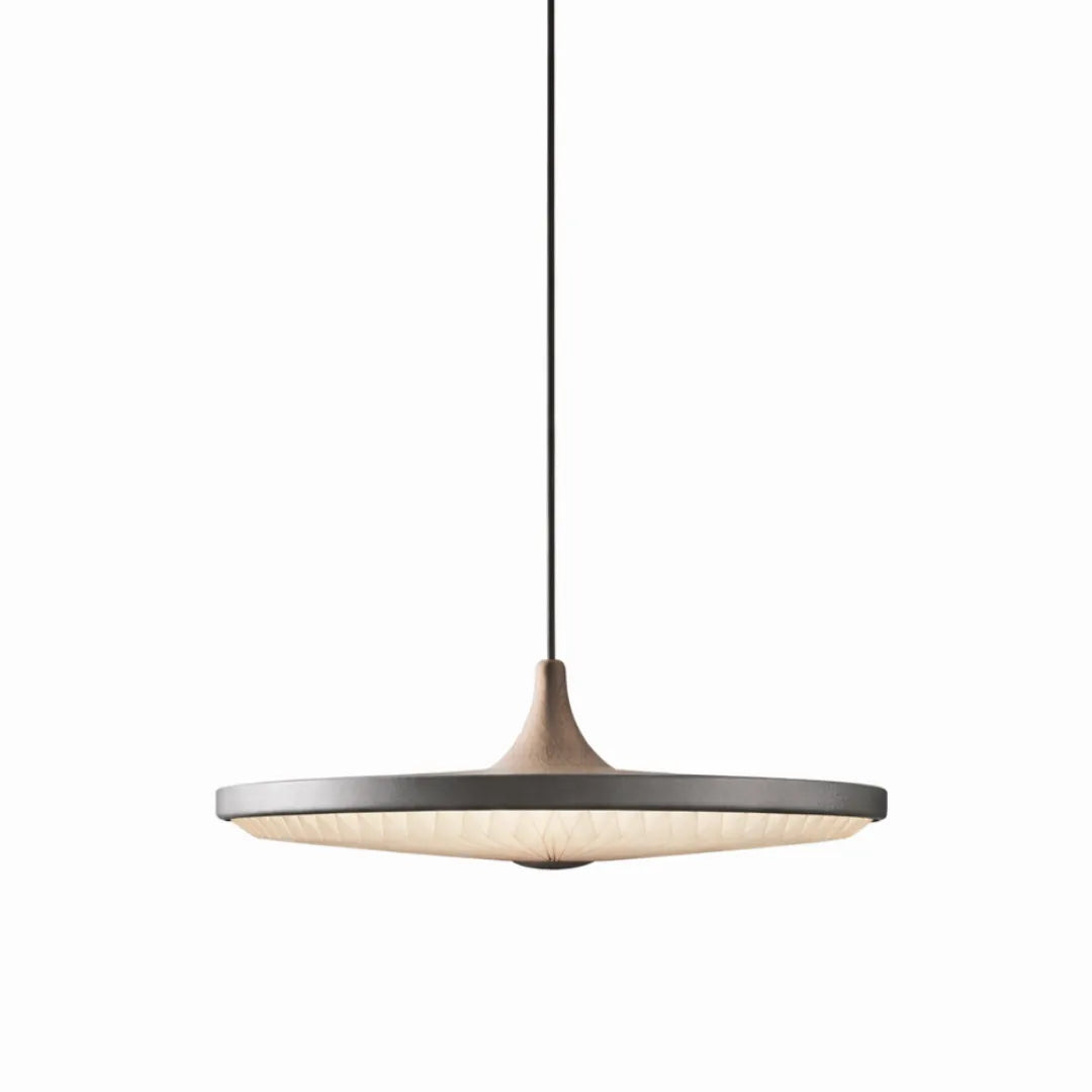 Pendente Eryon em hall de hotel com design escultural — Tonzi