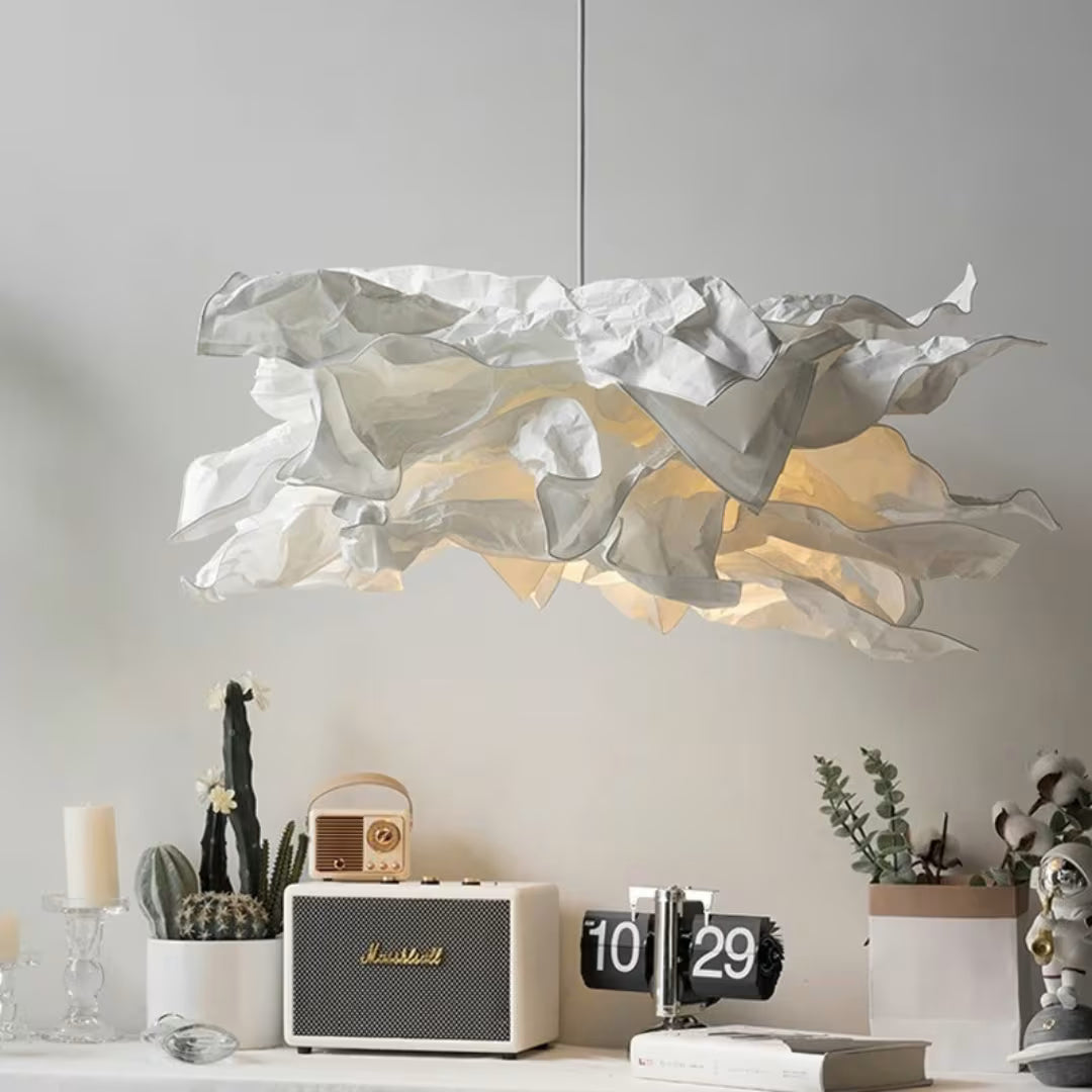 Pendente origami Hana instalado em quarto Warm Minimalism — Pendente Hana Origami Ø85cm — Tonzi