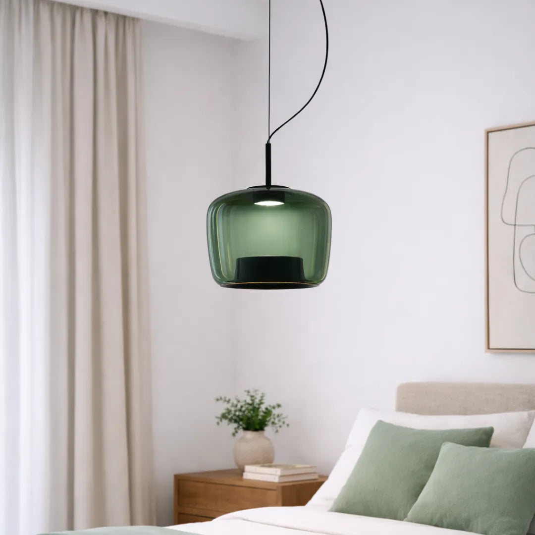 Detalhe da cúpula em vidro do pendente Elen — Tonzi