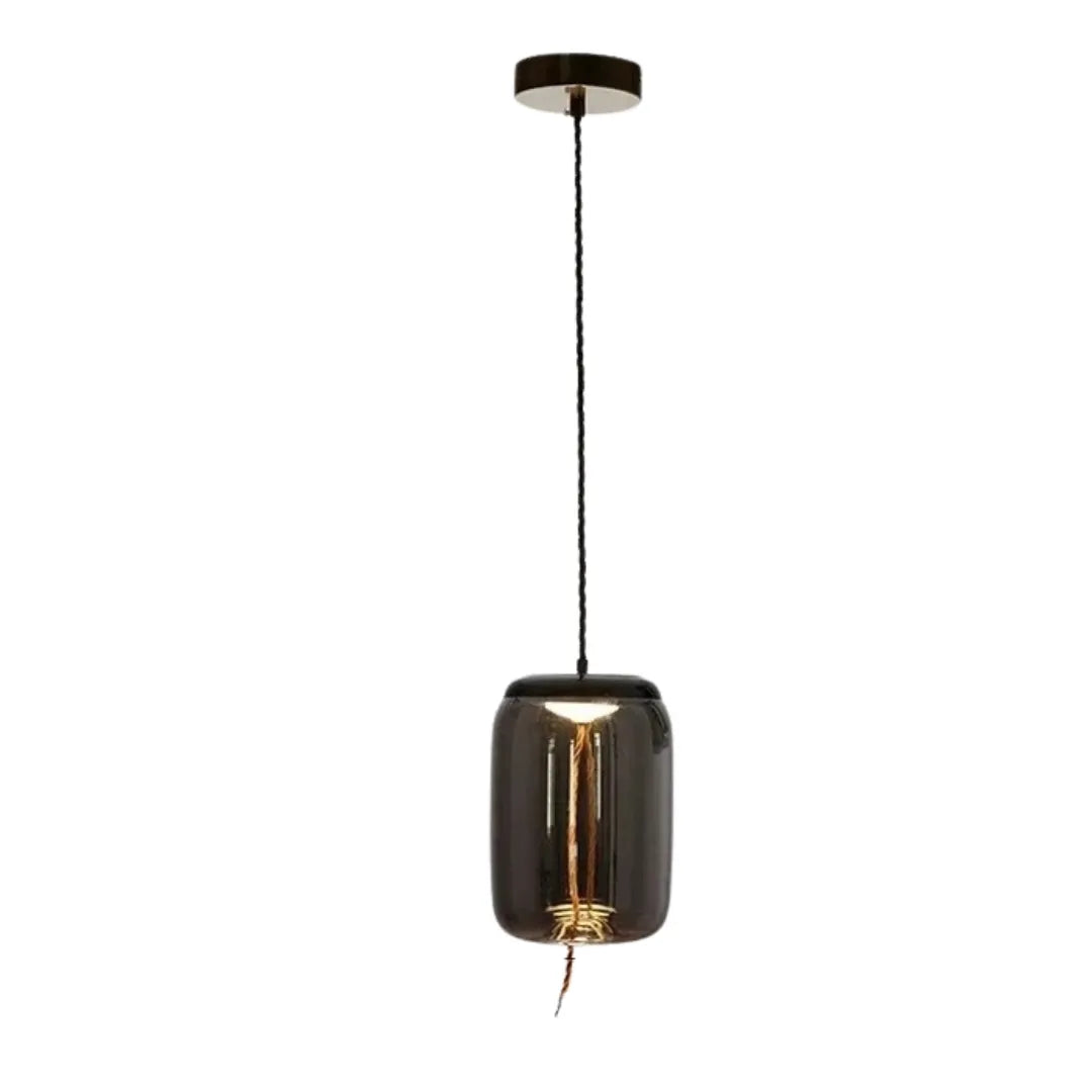 Pendente de vidro soprado fumê Smoke Gray com canopla preta e filamento aceso, em fundo branco — Luminária Pendente Vidro Soprado LED Minimalista Bruma — Tonzi