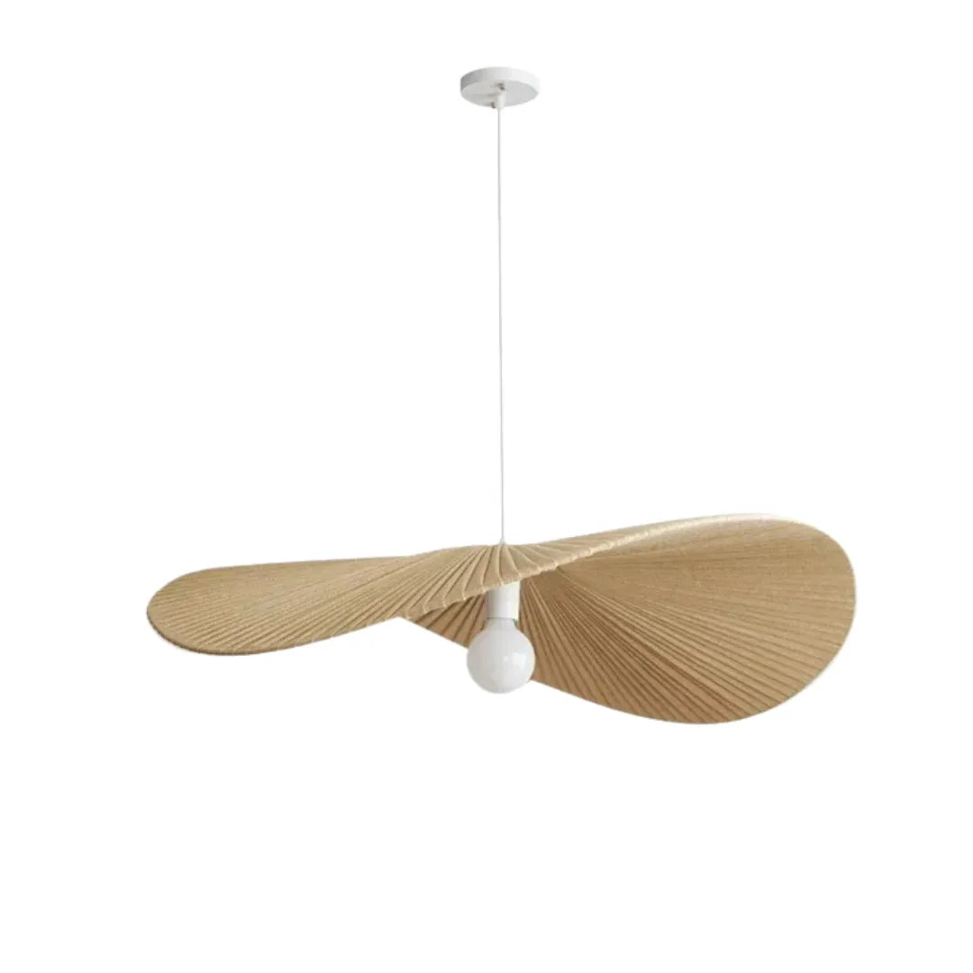 Luminária pendente em vime trançado natural, formato de leque assimétrico, vista lateral com fundo branco — Luminária pendente wabi sabi tecido japonês Kaori — Tonzi