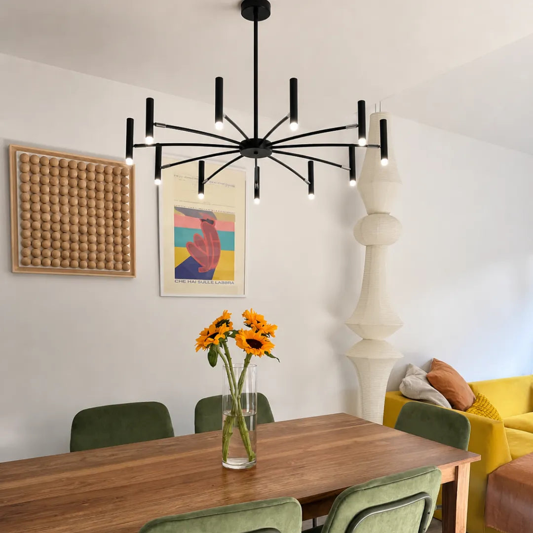 Lustre LED moderno em ouro instalado sobre mesa de jantar em ambiente sofisticado — Lustre LED Moderno Ajustável Metal Ouro Sala de Jantar — Tonzi