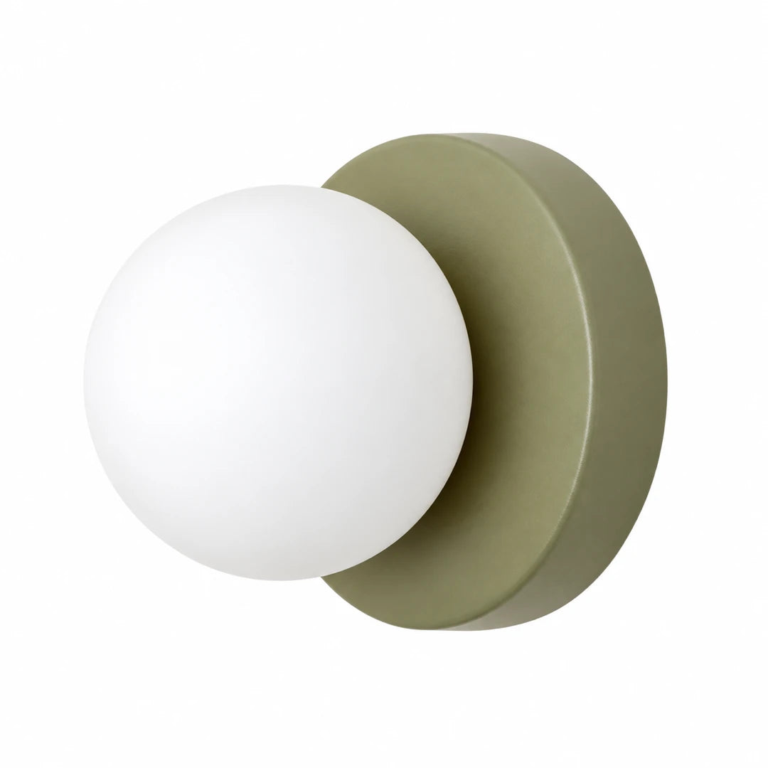 Arandela Globo Acrílico Moma Verde em fundo branco — Tonzi