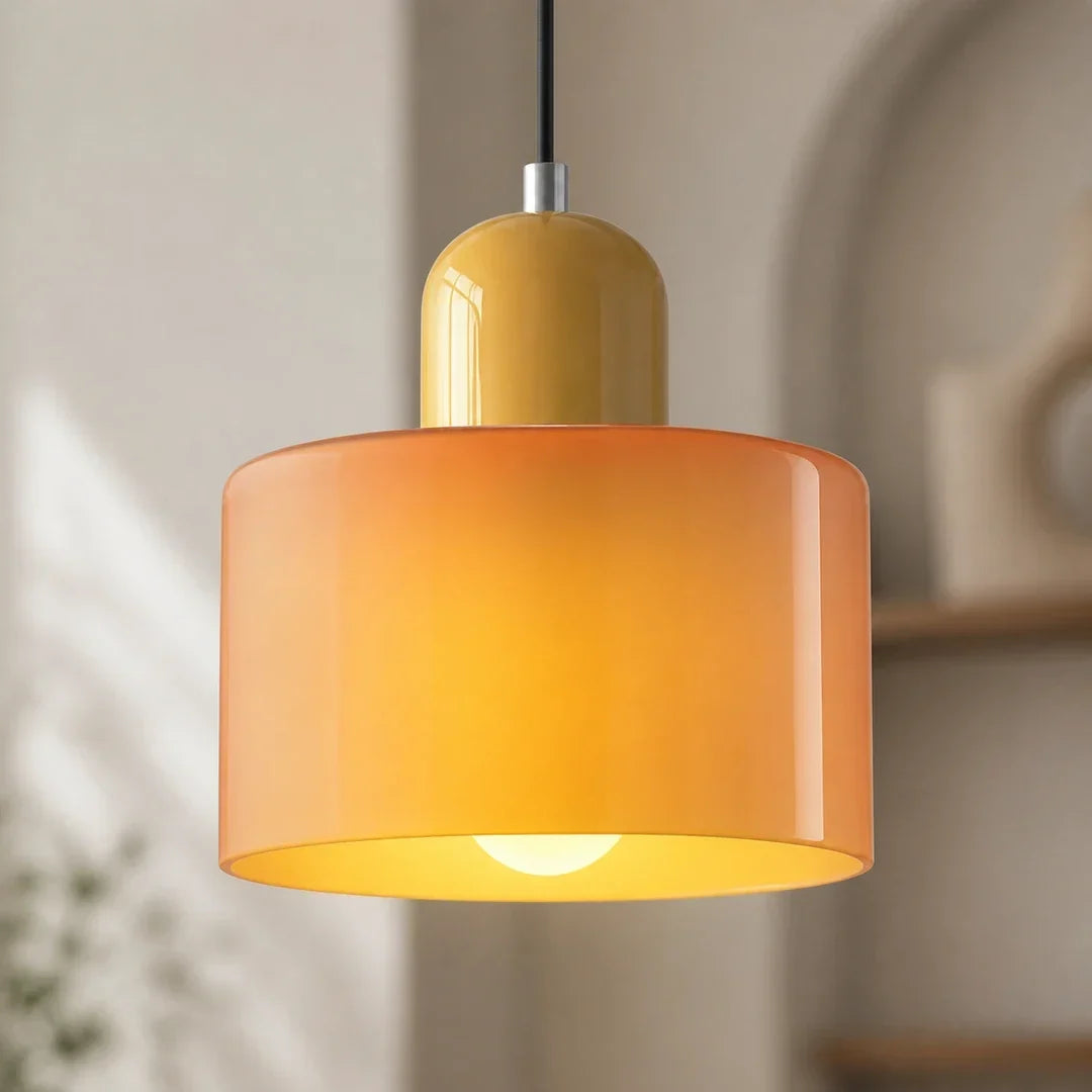 Detalhe do vidro e acabamento da luminária pendente Croma laranja e mostarda