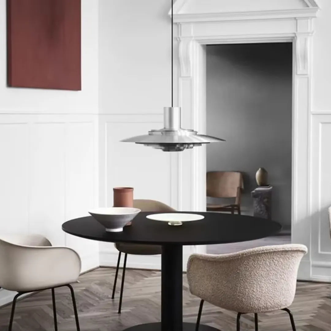 Luminária pendente Elven em aço inoxidável em fundo branco — Tonzi