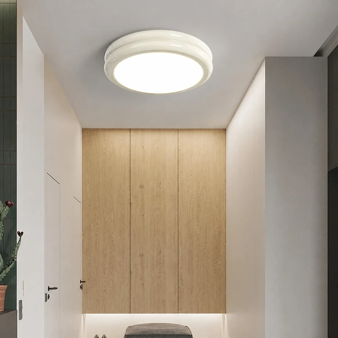 Plafon Acro Branco iluminando ambiente minimalista — Plafon Moderno Minimalista em Acrílico Acro Branco — Tonzi