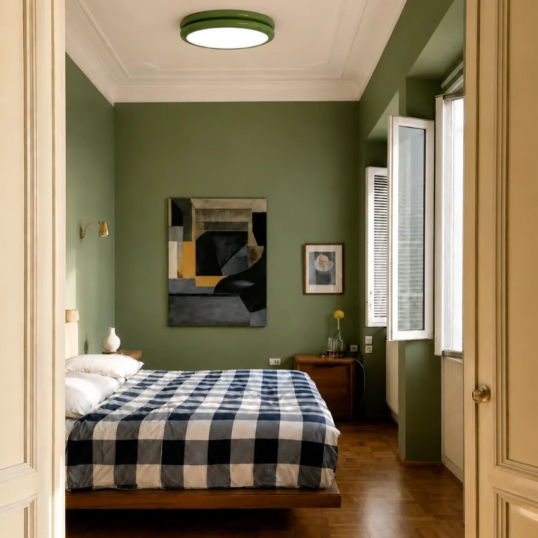 Detalhe do plafon Nuvia destacando o ferro verde e os difusores em acrílico — Plafon lustre duplo LED Art Déco verde Nuvia — Tonzi