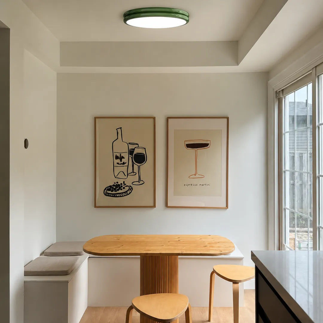 Plafon Nuvia aceso emitindo luz quente em ambiente noturno — Plafon lustre duplo LED Art Déco verde Nuvia — Tonzi