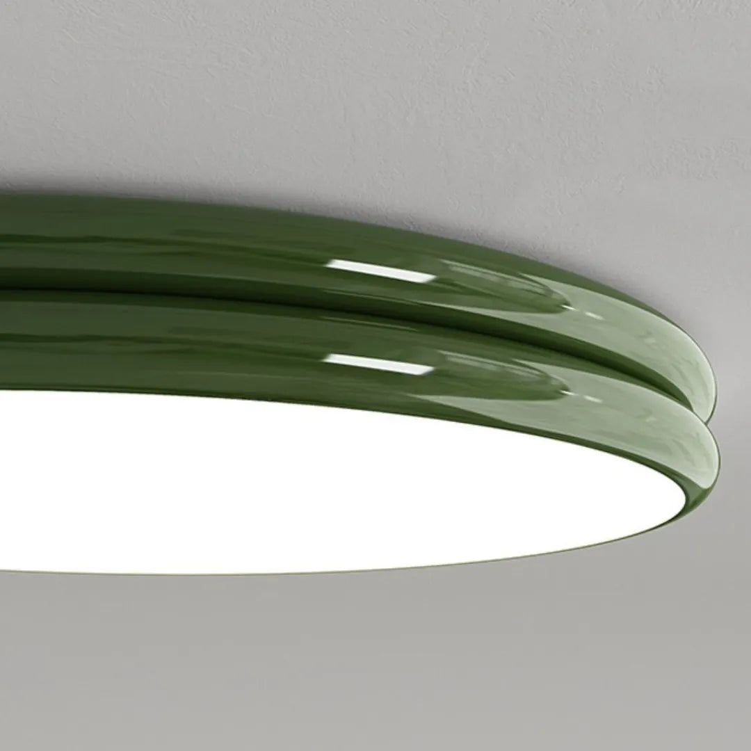 Plafon Nuvia em hall de entrada elegante com aparador e elementos decorativos — Plafon lustre duplo LED Art Déco verde Nuvia — Tonzi