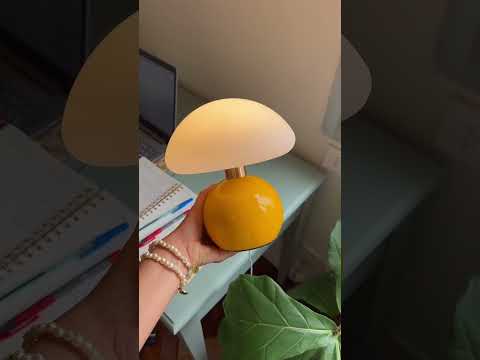 Vídeo Luminária de Mesa Cogumelo Laranja Lumio Tonzi em ambiente