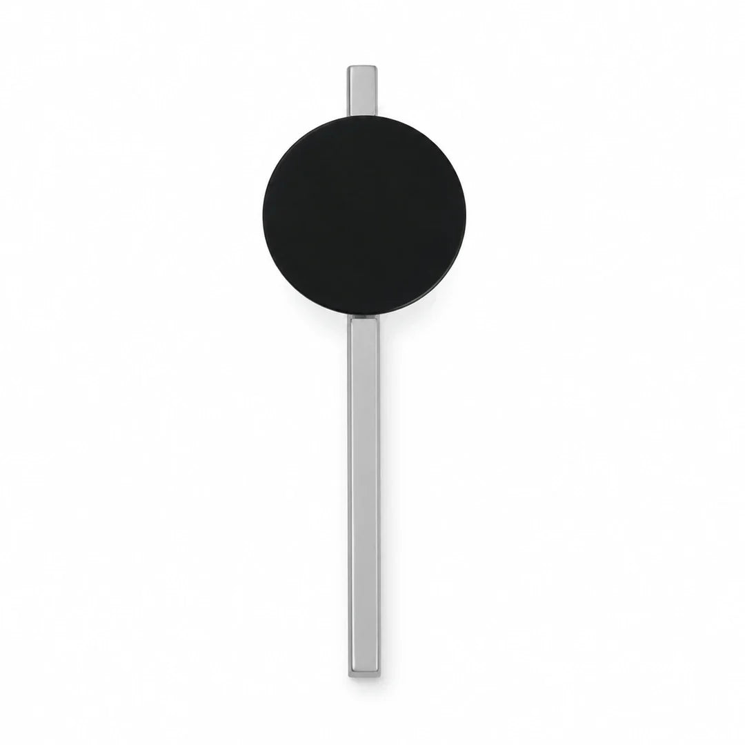 Arandela LED minimalista em aço sobre fundo branco — Linea — Tonzi