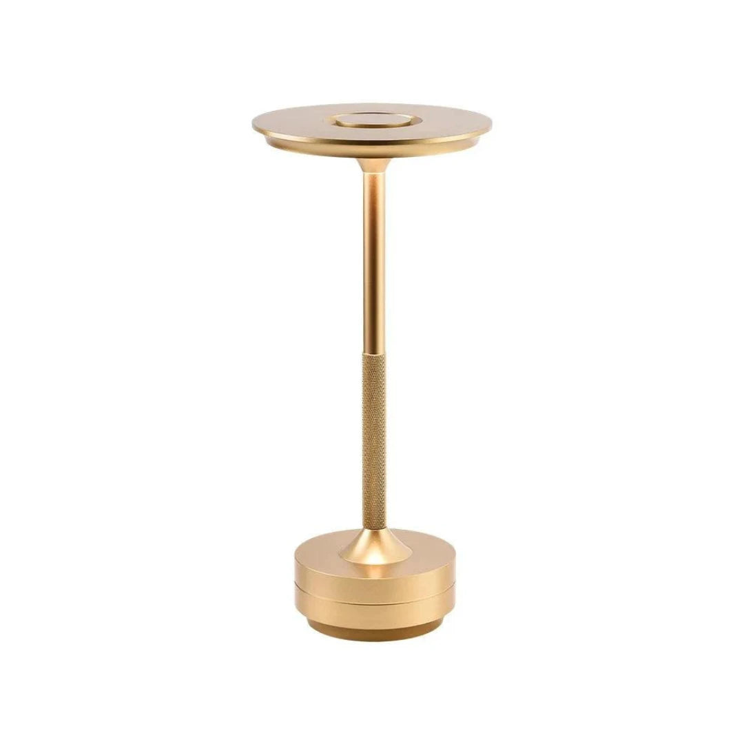 Luminária de mesa moderna minimalista LED Glint Tonzi em sala contemporânea com sofá de linho