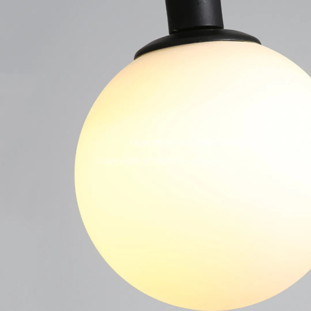 Arandela Norel em banheiro vintage com luz neutra — Tonzi