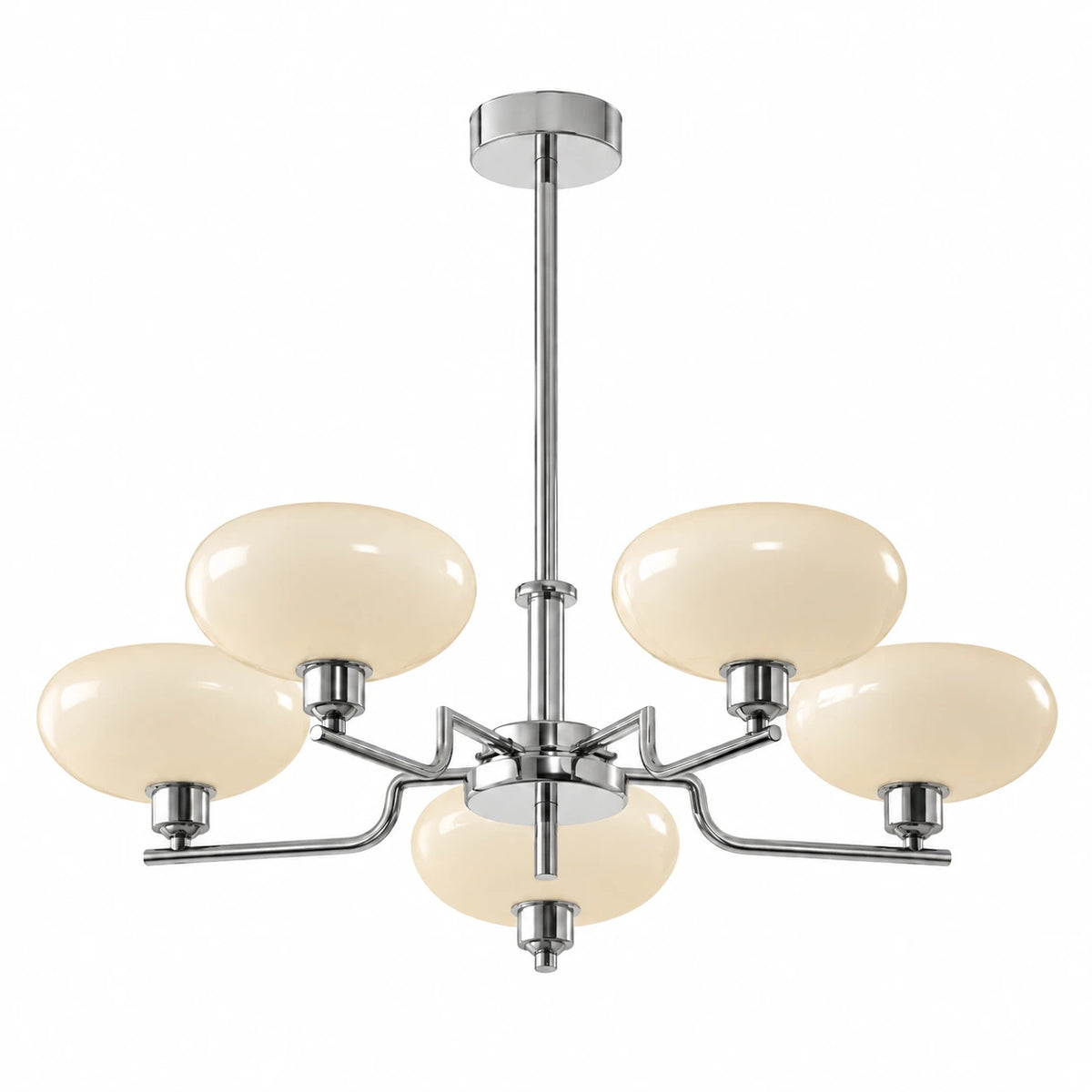 Lustre pendente Astro cromado com cinco cúpulas de vidro bege em fundo branco — Tonzi