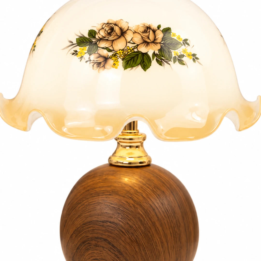 Luminária de Mesa Madeira e Vidro Floral Floré em detalhe — Tonzi