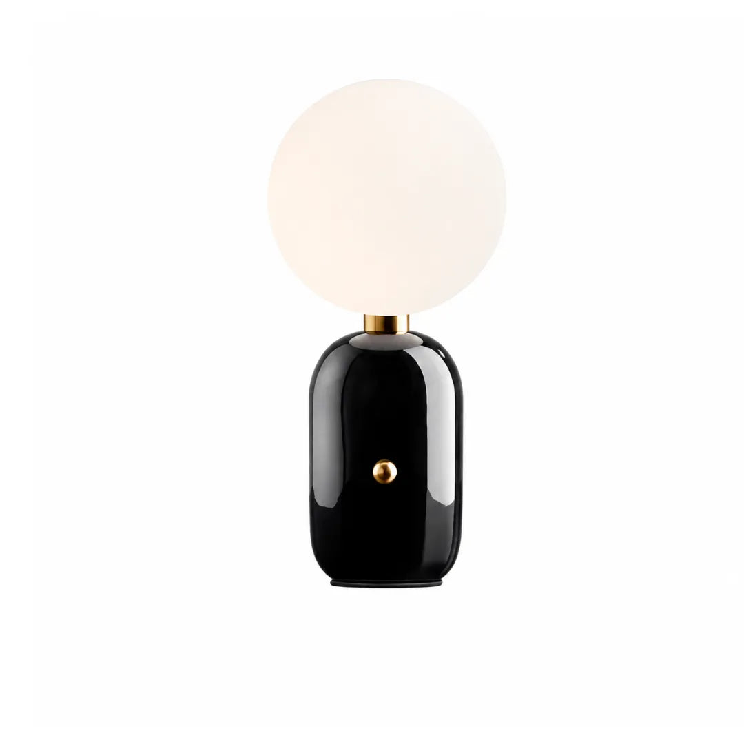 Luminária de mesa Bauhaus em vidro globo branco com base preta arredondada e haste cromada em fundo branco — Luminária de Mesa Art Deco Vidro LED Bauhaus — Tonzi