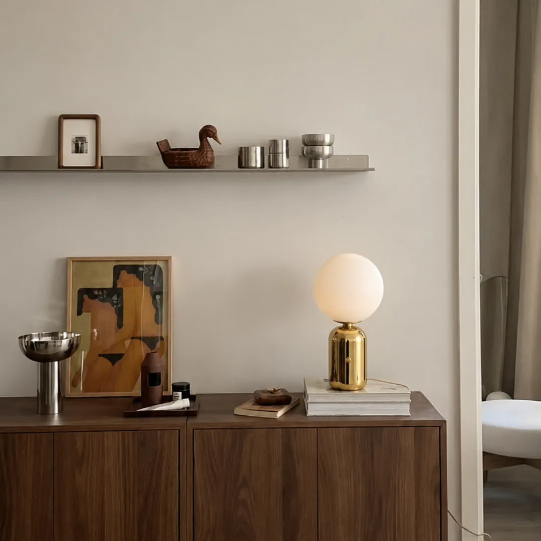 Luminária de mesa Art Deco em vidro LED Bauhaus Tonzi vista lateral com sombreamento natural