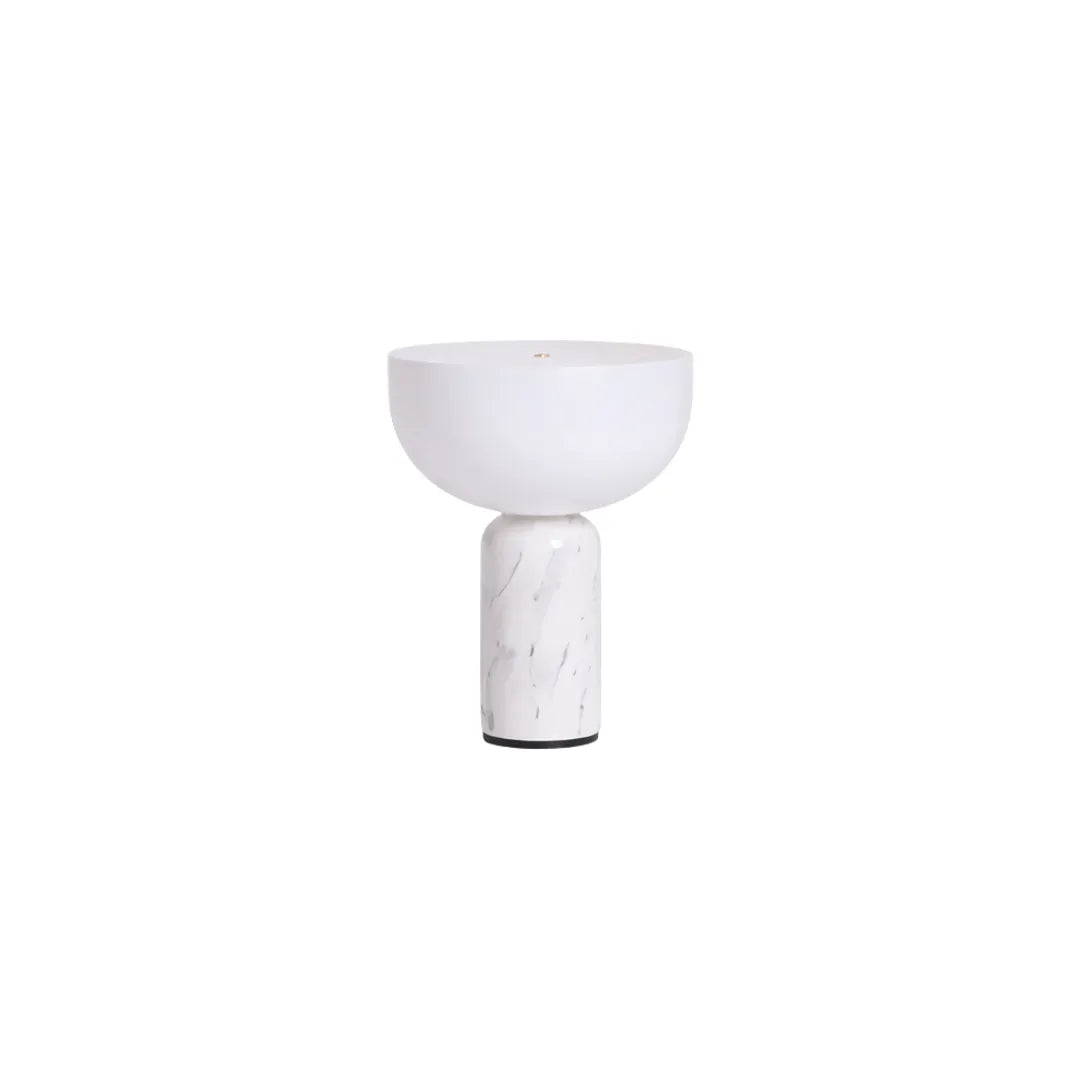 Luminária de mesa candeeiro de mármore dinamarquesa Tonzi vista lateral com cúpula de tecido
