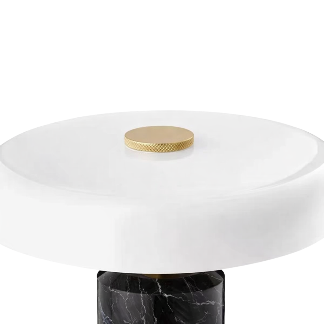 Luminária de mesa portátil em mármore LED Tonzi vista frontal mostrando silhueta escandinava