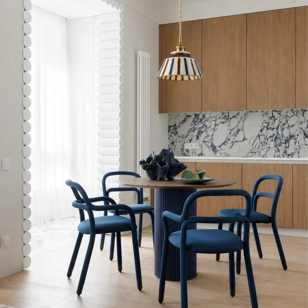 Luminária pendente Kaze em cerâmica listrada azul e marrom — Tonzi