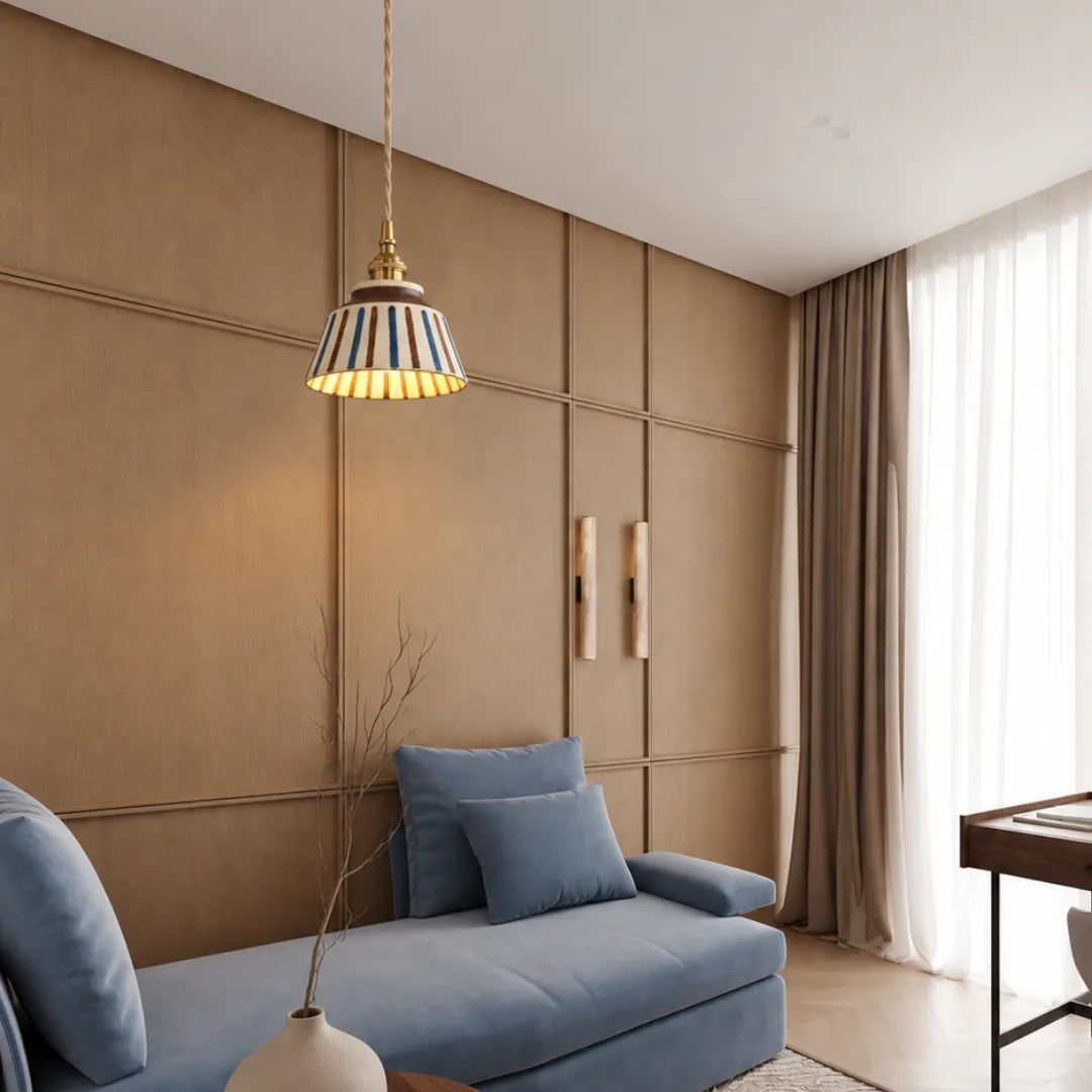 Luminária pendente Kaze em cerâmica listrada azul e marrom — Tonzi