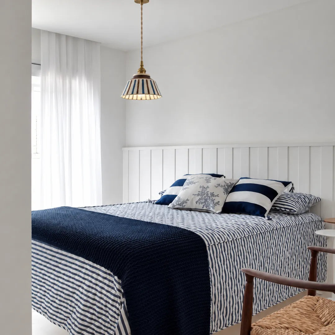 Luminária pendente Kaze em cerâmica listrada azul e marrom — Tonzi