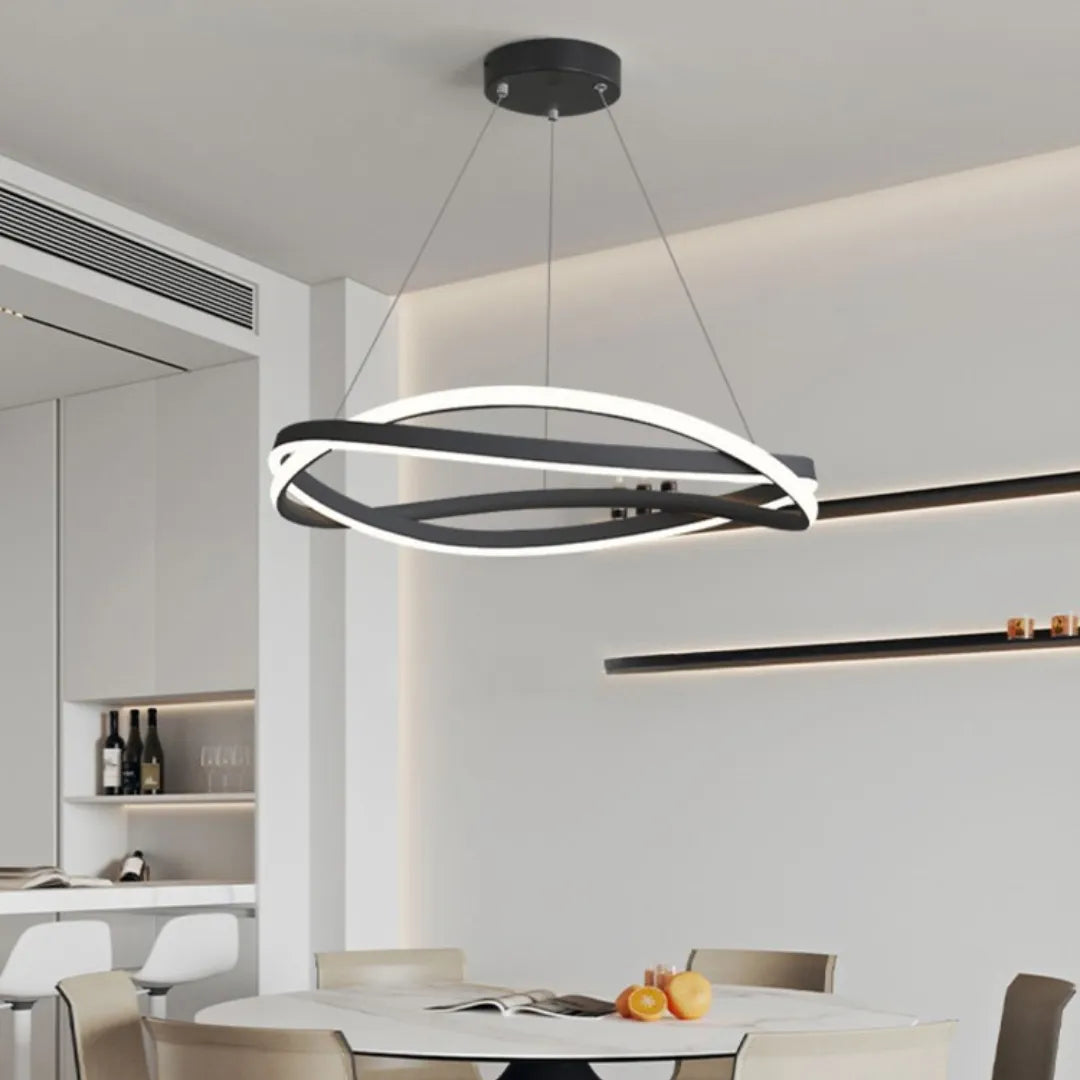 Luminária pendente LED em anel sobre mesa redonda em sala de jantar moderna com iluminação suave — Luminária Pendente LED Anel Ajustável Moderno — Tonzi