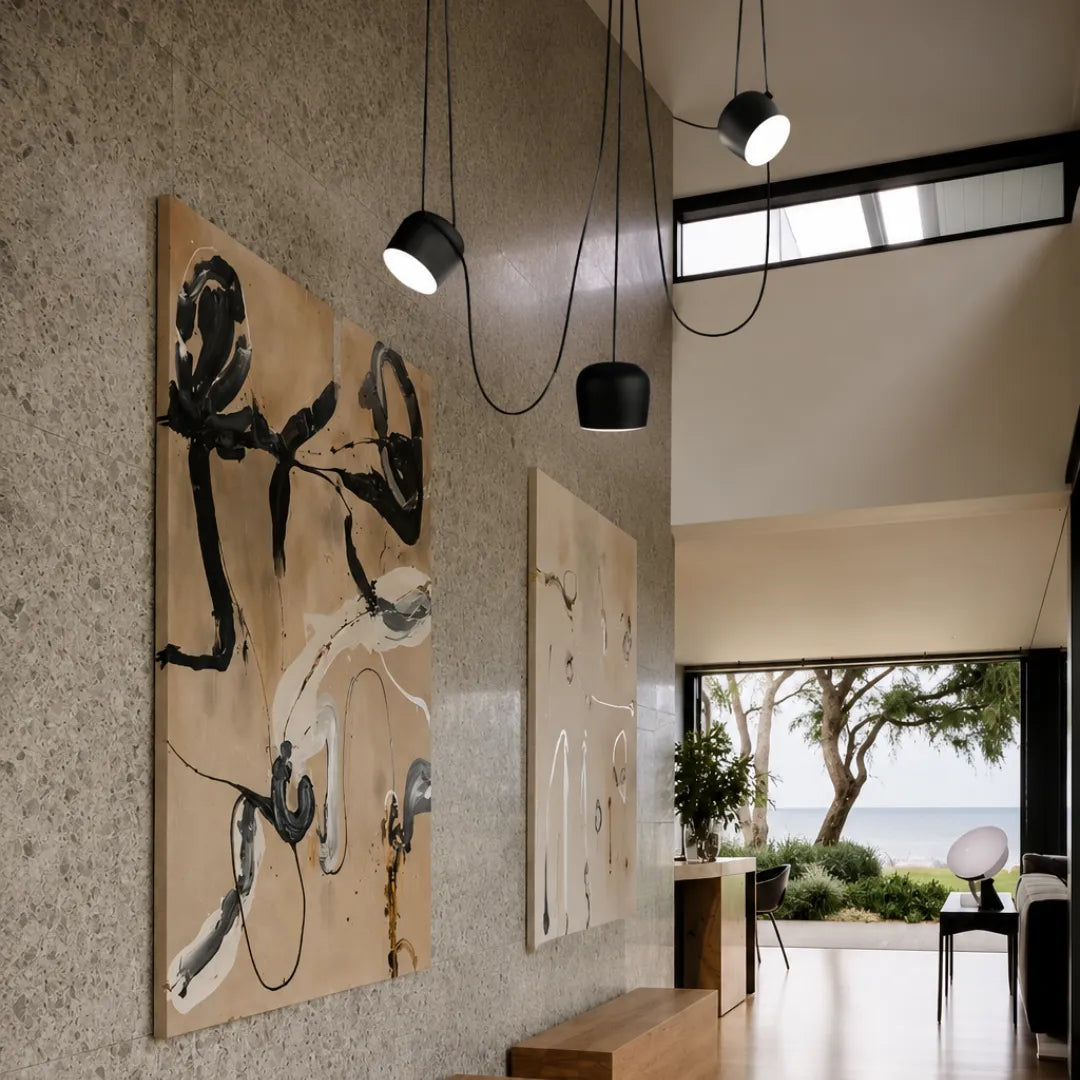 Pendente em alumínio 3 cúpulas Ø24cm em ambiente contemporâneo — Pendente Alumínio 3 Cúpulas Ø24cm — Tonzi