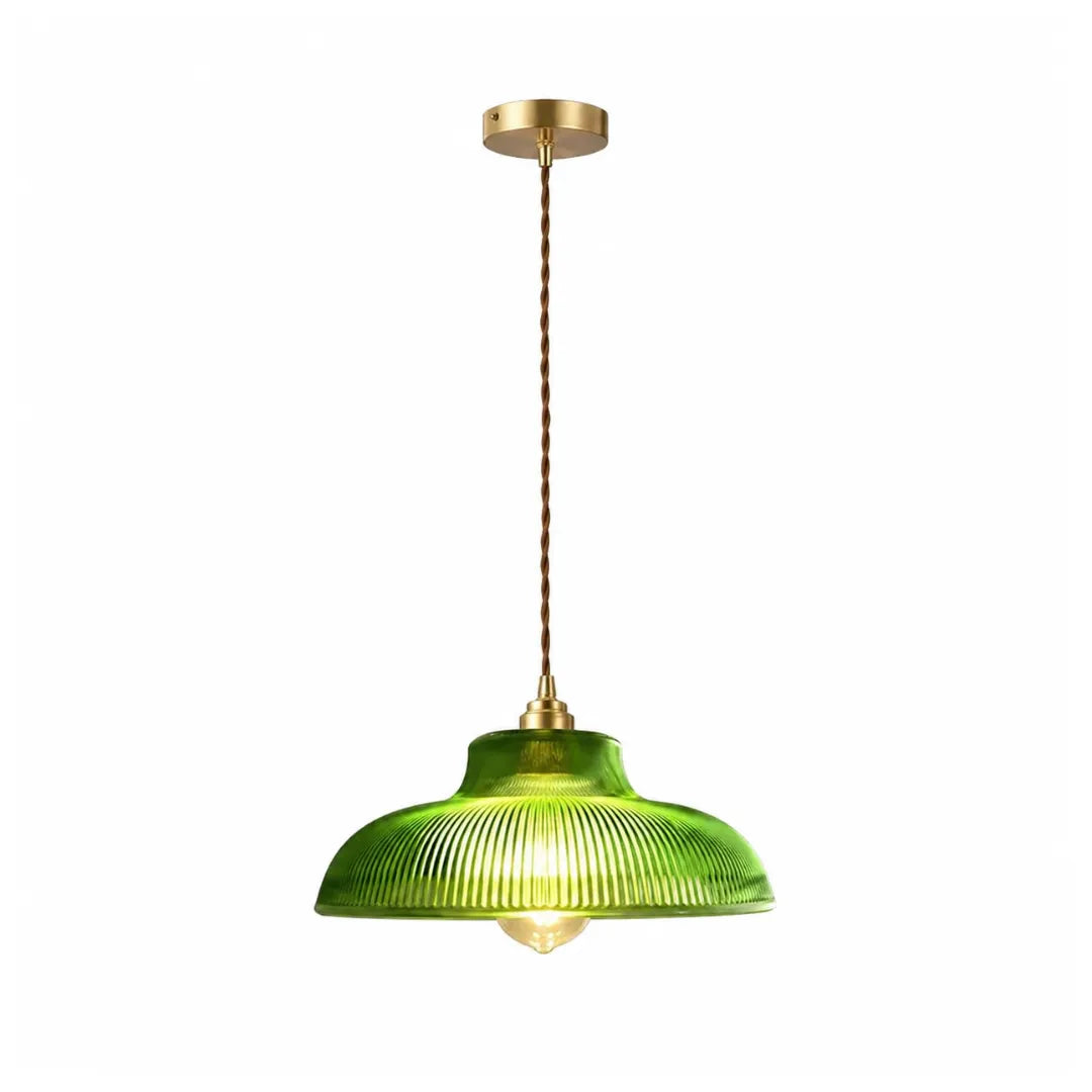Pendente em vidro verde com cúpula estriada e haste em cobre polido em fundo branco — Luminária Pendente Vidro Cobre Retrô Nórdica Halo — Tonzi