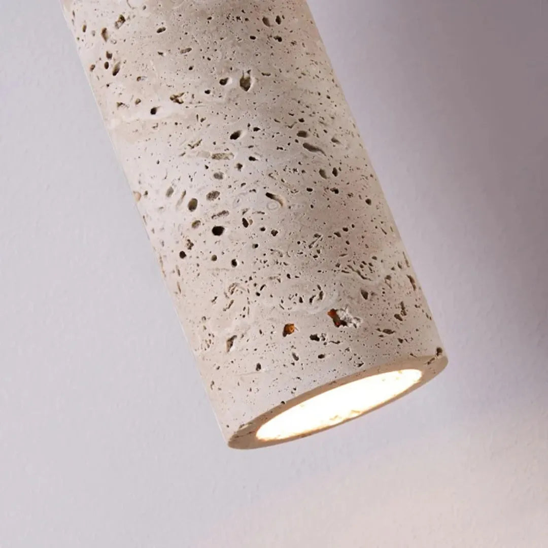 Detalhe do veio natural da pedra travertino — Pendente Nara Travertino — Tonzi