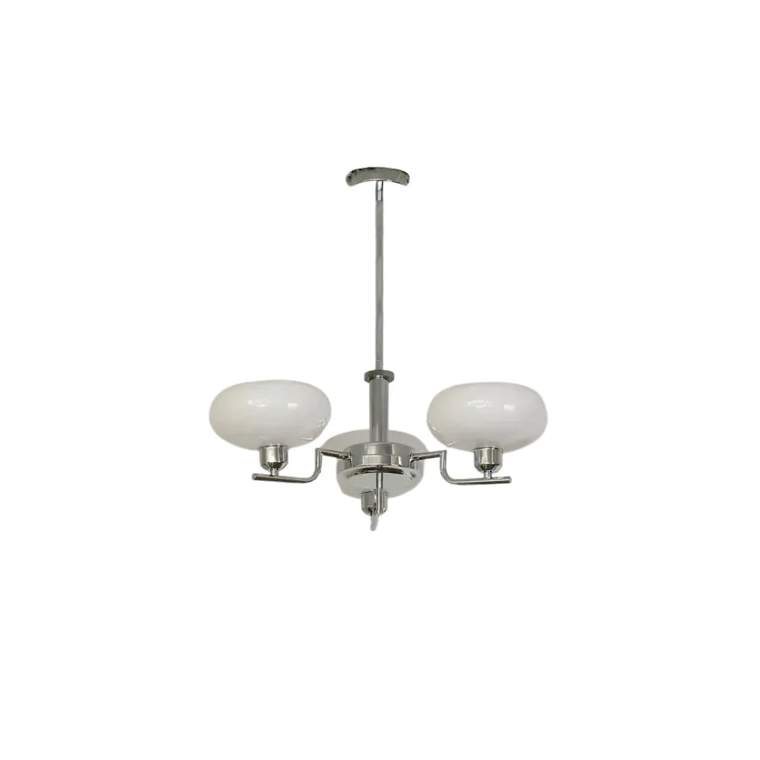 Lustre pendente Astro em metal preto com três cúpulas de vidro estilo Bauhaus, fotografado em fundo branco — Lustre Pendente Astro — Tonzi