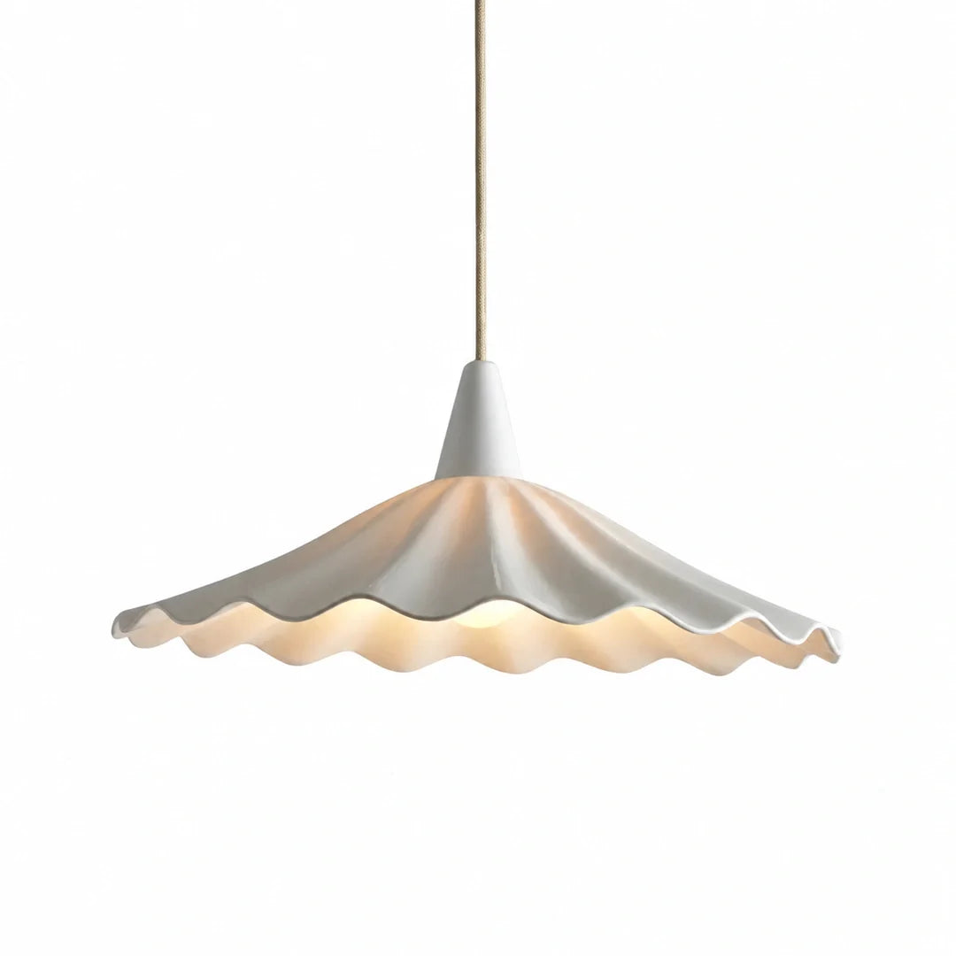 Luminária pendente minimalista de cerâmica branca em fundo branco