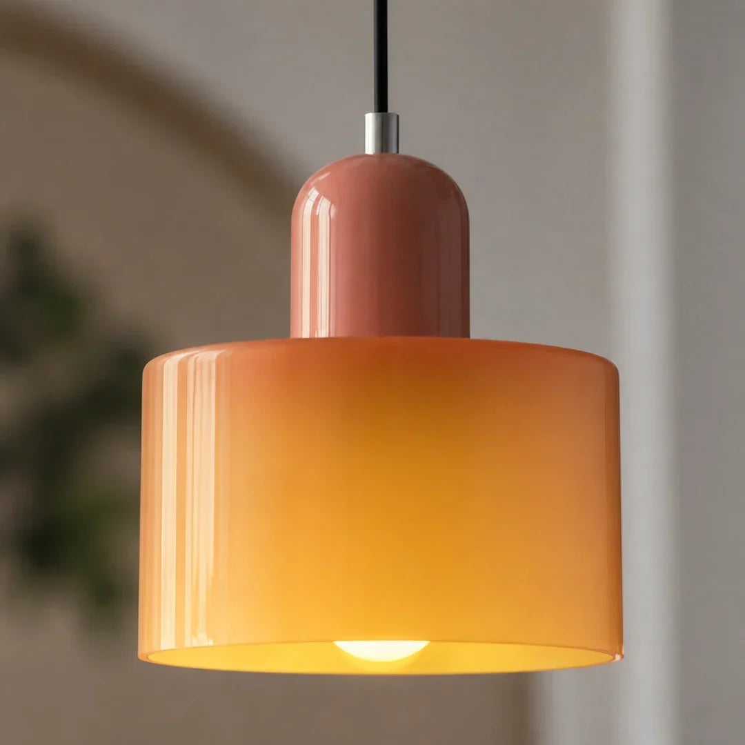 Detalhe do vidro e acabamento da luminária pendente Croma laranja e coral