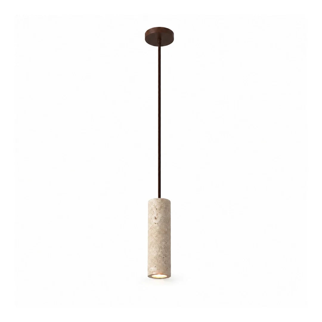 Luminária pendente cilíndrica em travertino creme com LED branco quente em fundo branco
